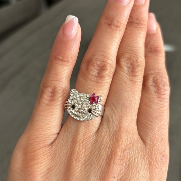 Hello Kitty Ring - Picture 1 of 6